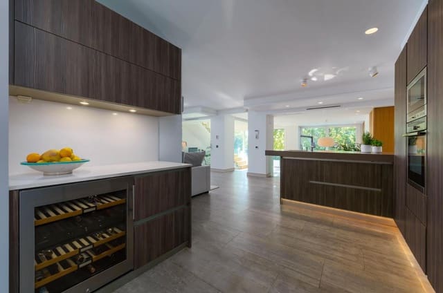 5 bedroom Villa for sale in Rodeo Alto - Guadaiza - La Campana, Marbella with pool garage - € 2,490,000 (Ref: 9743035)