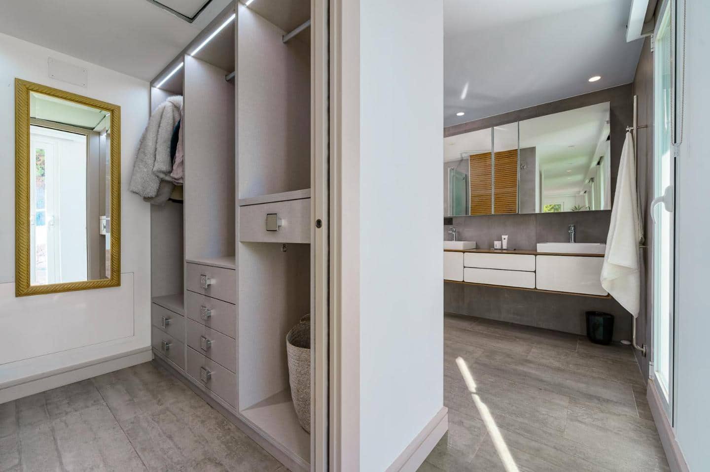 5 bedroom Villa for sale in Marbella with pool garage - € 2,490,000 (Ref: 9743035)