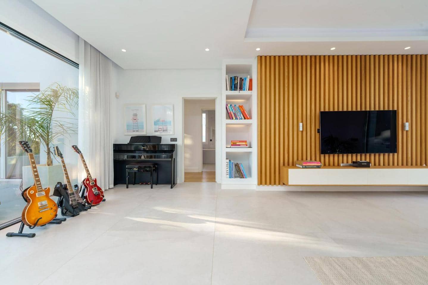 5 bedroom Villa for sale in Marbella with pool garage - € 2,490,000 (Ref: 9743035)