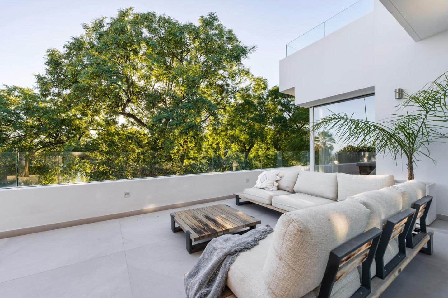 5 bedroom Villa for sale in Marbella with pool garage - € 2,490,000 (Ref: 9743035)