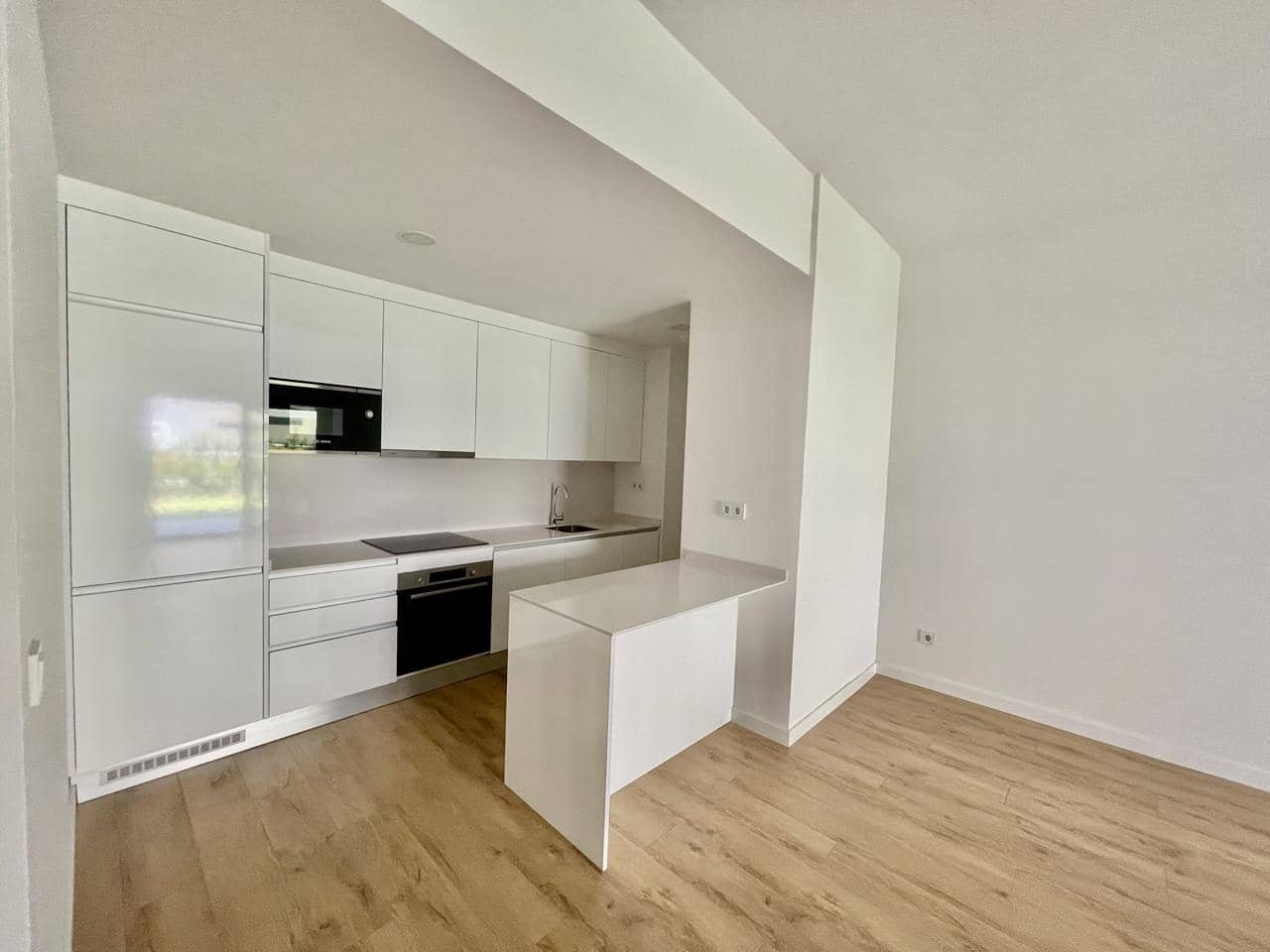 2 bedroom Apartment for sale in Estepona with pool garage - € 635,000 (Ref: 9753507)