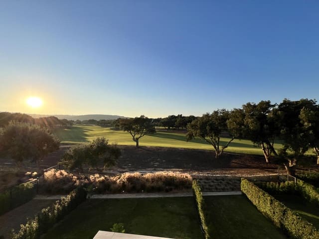 3 slaapkamer Villa te koop in La Alcaidesa met zwembad garage - € 799.000 (Ref: 9755046)