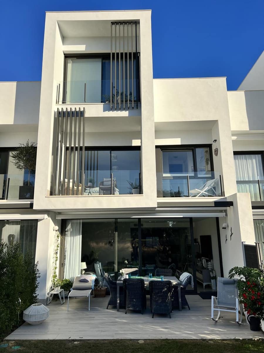 4 chambre Villa/Maison à vendre à La Alcaidesa avec piscine garage - 869 000 € (Ref: 9755047)