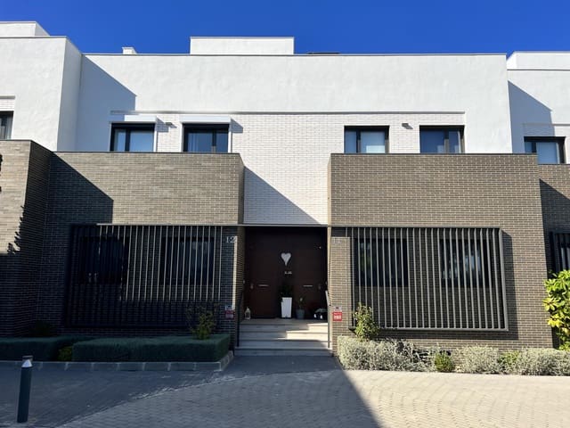 4 chambre Villa/Maison à vendre à La Alcaidesa avec piscine garage - 869 000 € (Ref: 9755047)