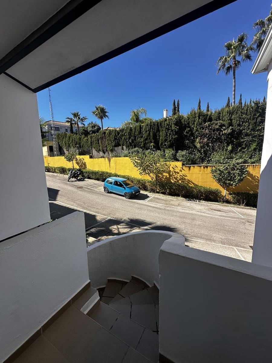 2 soveværelse Lejlighed til salg i Marbella med swimmingpool garage - € 460.000 (Ref: 9772000)