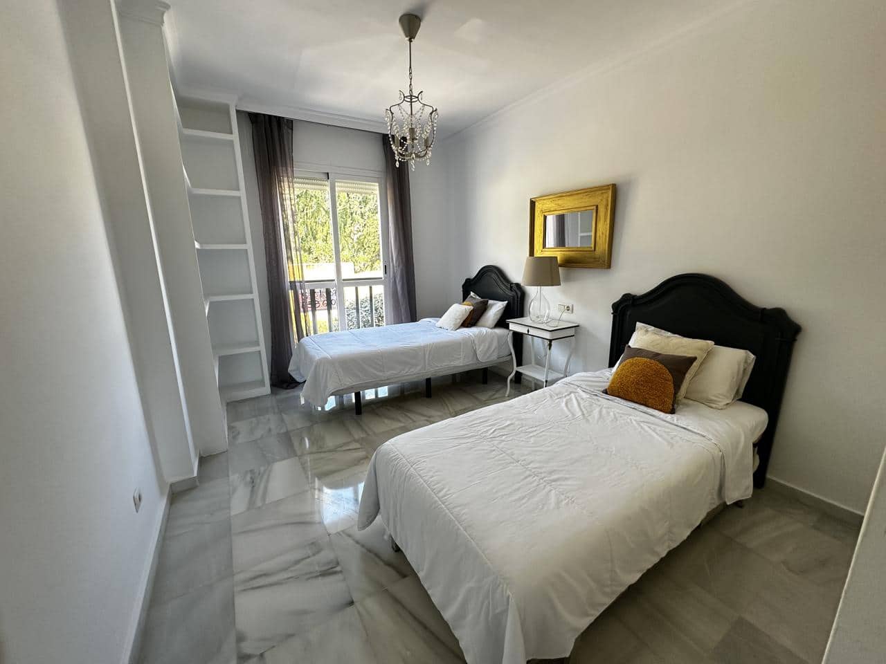 2 soveværelse Lejlighed til salg i Marbella med swimmingpool garage - € 460.000 (Ref: 9772000)