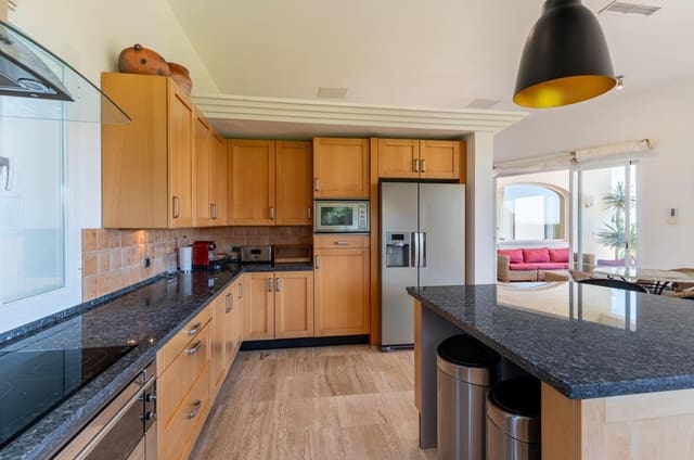 5 slaapkamer Villa te koop in Los Arqueros - Puerto del Almendro, Benahavís met zwembad garage - € 4.499.000 (Ref: 9782440)