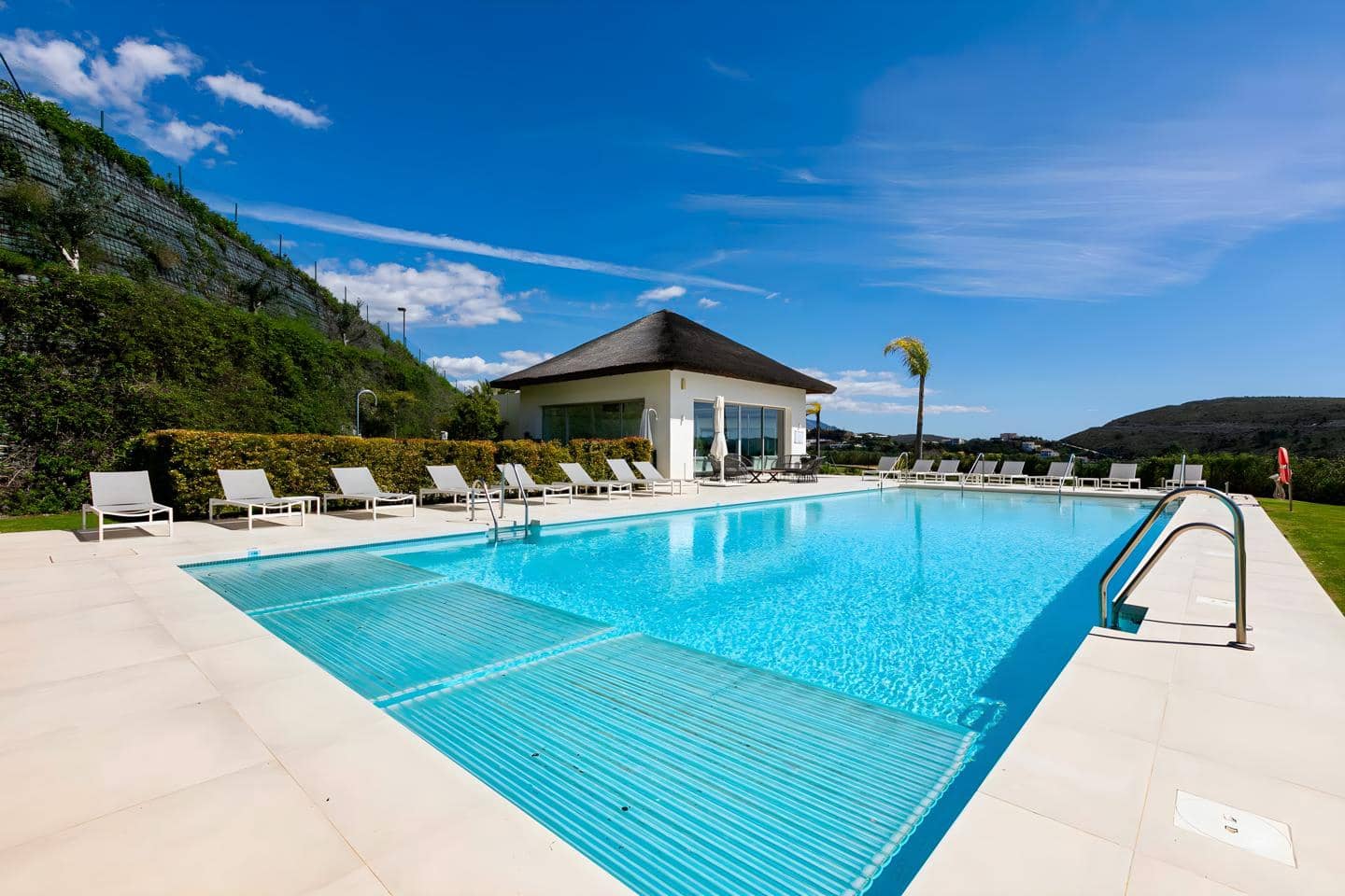 3 chambre Appartement à vendre à Benahavis avec piscine garage - 950 000 € (Ref: 9806772)