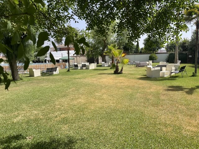 6 bedroom Restaurant/Bar for sale in Granada city with pool garage - € 4,500,000 (Ref: 9027756)