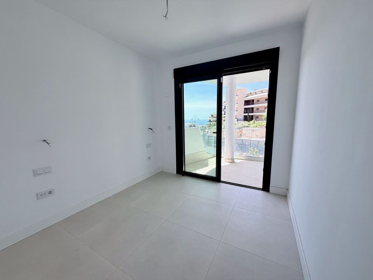 2 bedroom Apartment for sale in Fuengirola with pool garage - € 495,000 (Ref: 10081688)