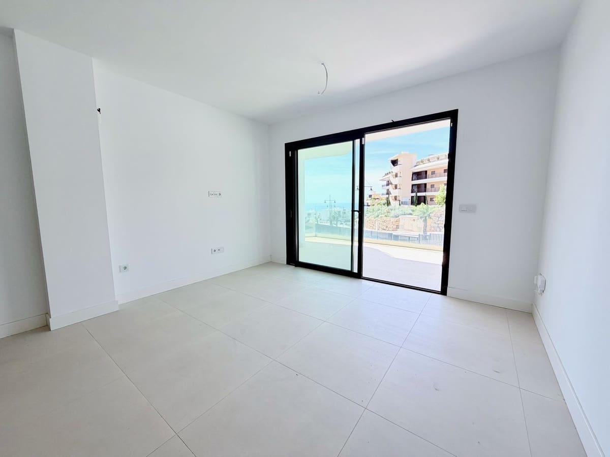2 bedroom Apartment for sale in Fuengirola with pool garage - € 495,000 (Ref: 10081688)
