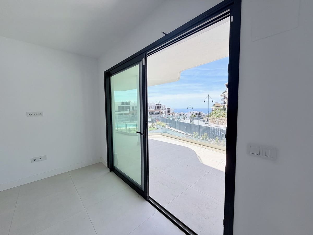 2 bedroom Apartment for sale in Fuengirola with pool garage - € 495,000 (Ref: 10081688)