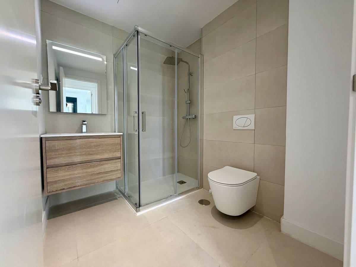 2 bedroom Apartment for sale in Fuengirola with pool garage - € 495,000 (Ref: 10081688)