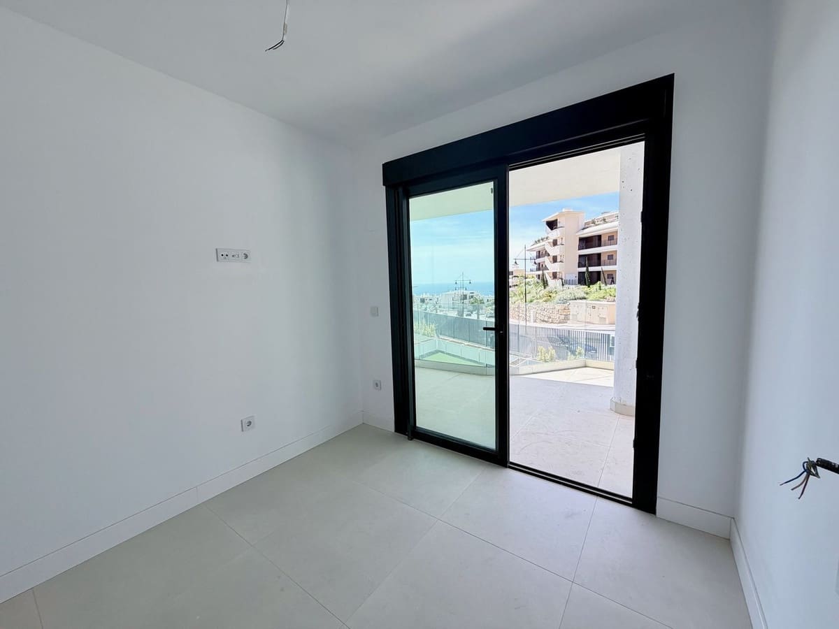 2 bedroom Apartment for sale in Fuengirola with pool garage - € 495,000 (Ref: 10081688)