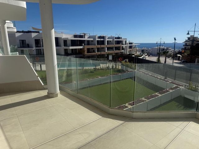 2 soverom Leilighet til salgs i Fuengirola med svømmebasseng garasje - € 495 000 (Ref: 10081688)
