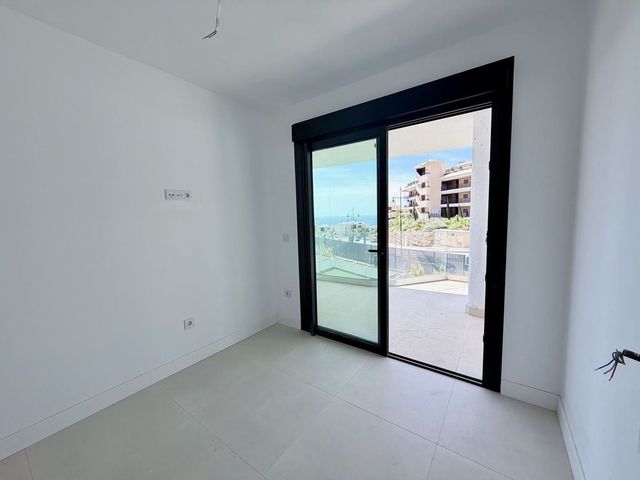 2 soverom Leilighet til salgs i Fuengirola med svømmebasseng garasje - € 495 000 (Ref: 10081688)