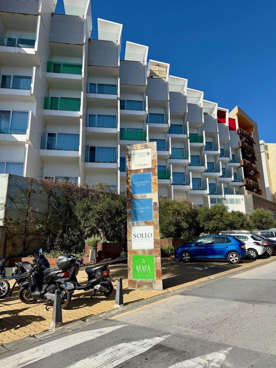 2 bedroom Apartment for sale in Fuengirola with pool garage - € 495,000 (Ref: 10081688)