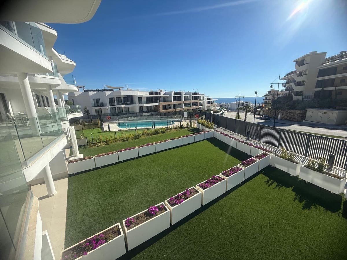 2 bedroom Apartment for sale in Fuengirola with pool garage - € 495,000 (Ref: 10081688)