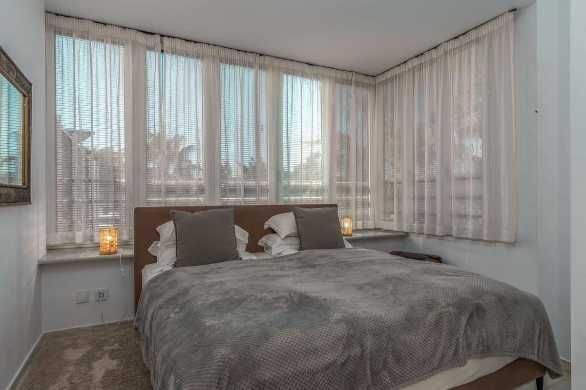 4 soveværelse Penthouse til salg i Puerto Banus med swimmingpool garage - € 2.650.000 (Ref: 10093667)