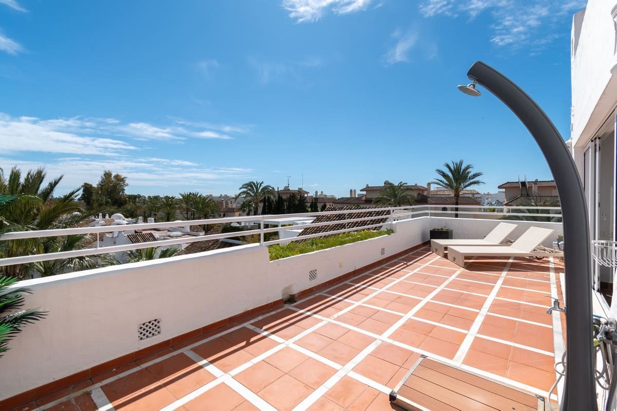 4 soveværelse Penthouse til salg i Puerto Banus med swimmingpool garage - € 2.650.000 (Ref: 10093667)