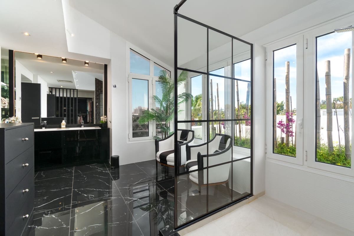 4 soveværelse Penthouse til salg i Puerto Banus med swimmingpool garage - € 2.650.000 (Ref: 10093667)