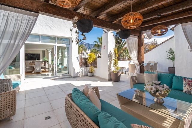 4 soveværelse Penthouse til salg i Puerto Banus, Marbella med swimmingpool garage - € 2.650.000 (Ref: 10093667)