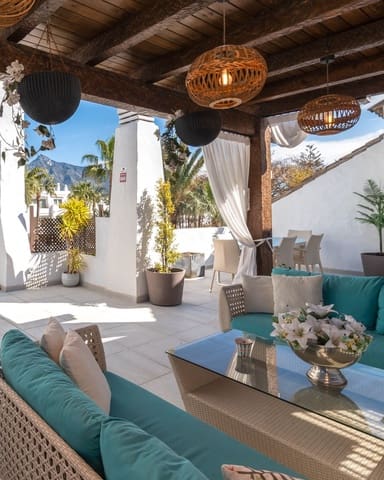 4 soveværelse Penthouse til salg i Puerto Banus, Marbella med swimmingpool garage - € 2.650.000 (Ref: 10093667)