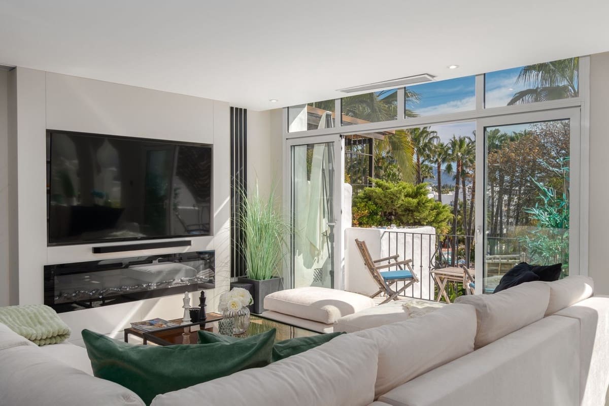 4 soveværelse Penthouse til salg i Puerto Banus med swimmingpool garage - € 2.650.000 (Ref: 10093667)