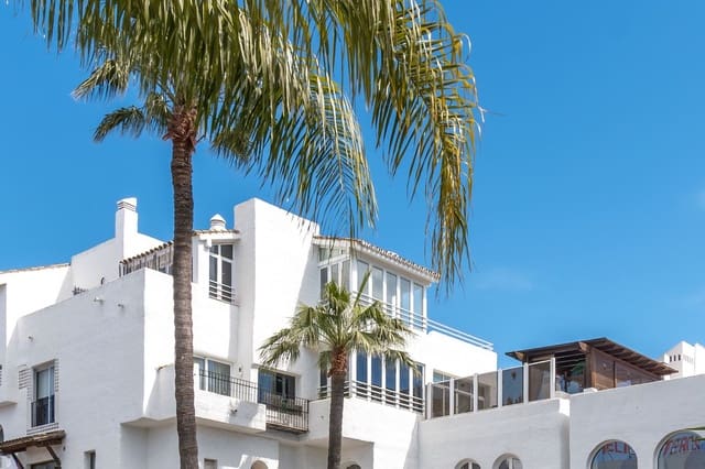 4 soveværelse Penthouse til salg i Puerto Banus, Marbella med swimmingpool garage - € 2.650.000 (Ref: 10093667)