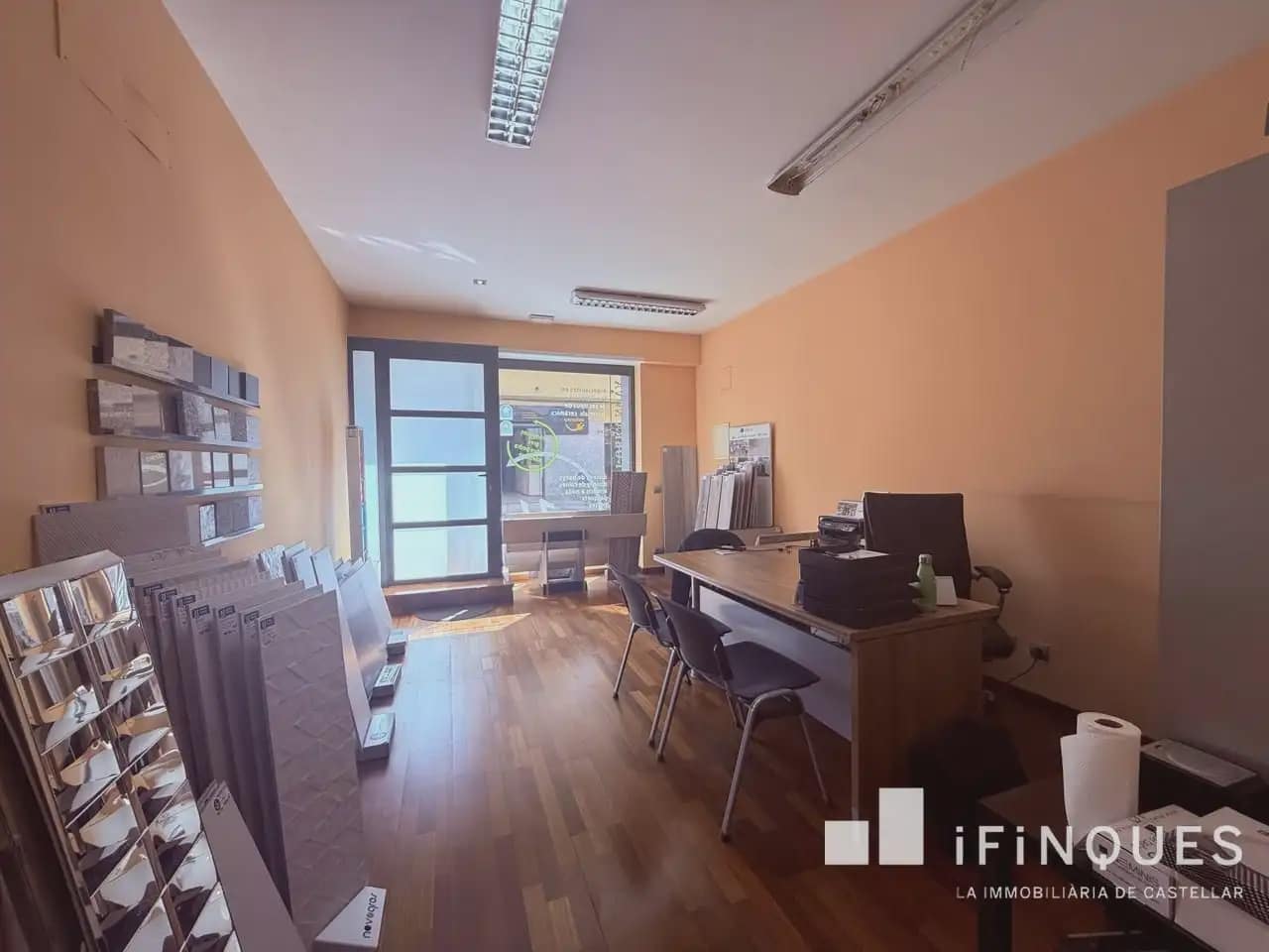 Commerciale da affittare in Castellar del Valles con garage - 599 € (Rif: 9809080)