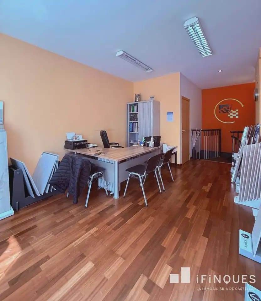 Commerciale da affittare in Castellar del Valles con garage - 599 € (Rif: 9809080)