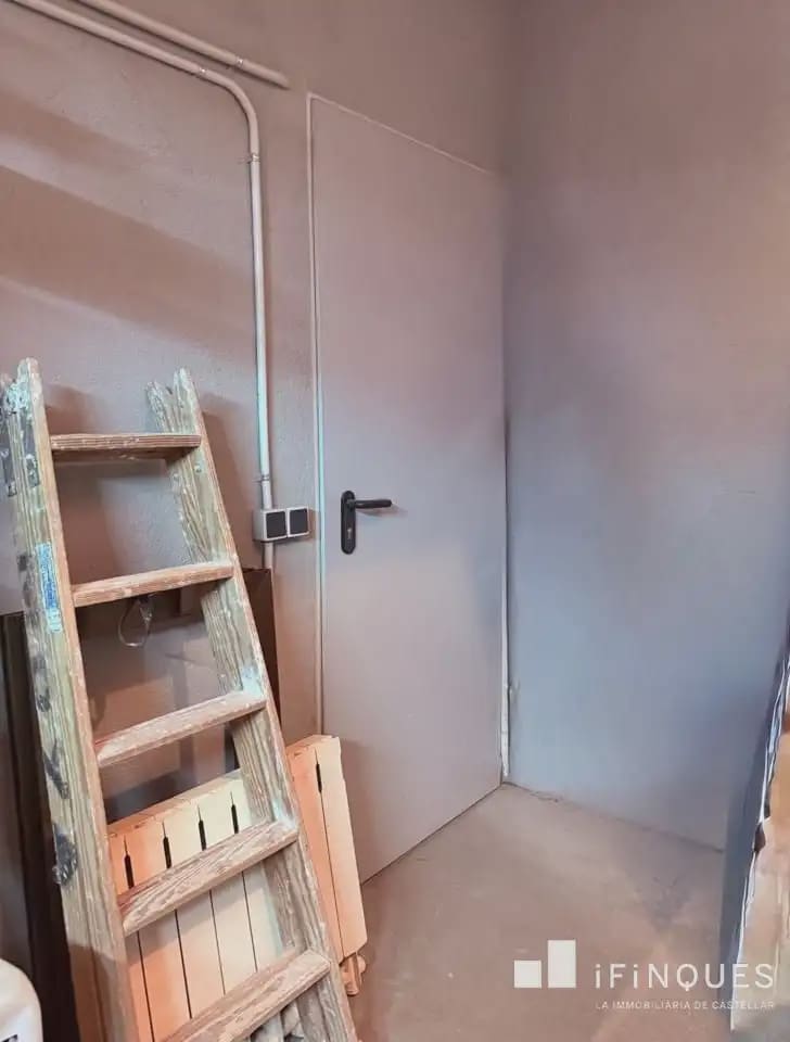 Commerciale da affittare in Castellar del Valles con garage - 599 € (Rif: 9809080)