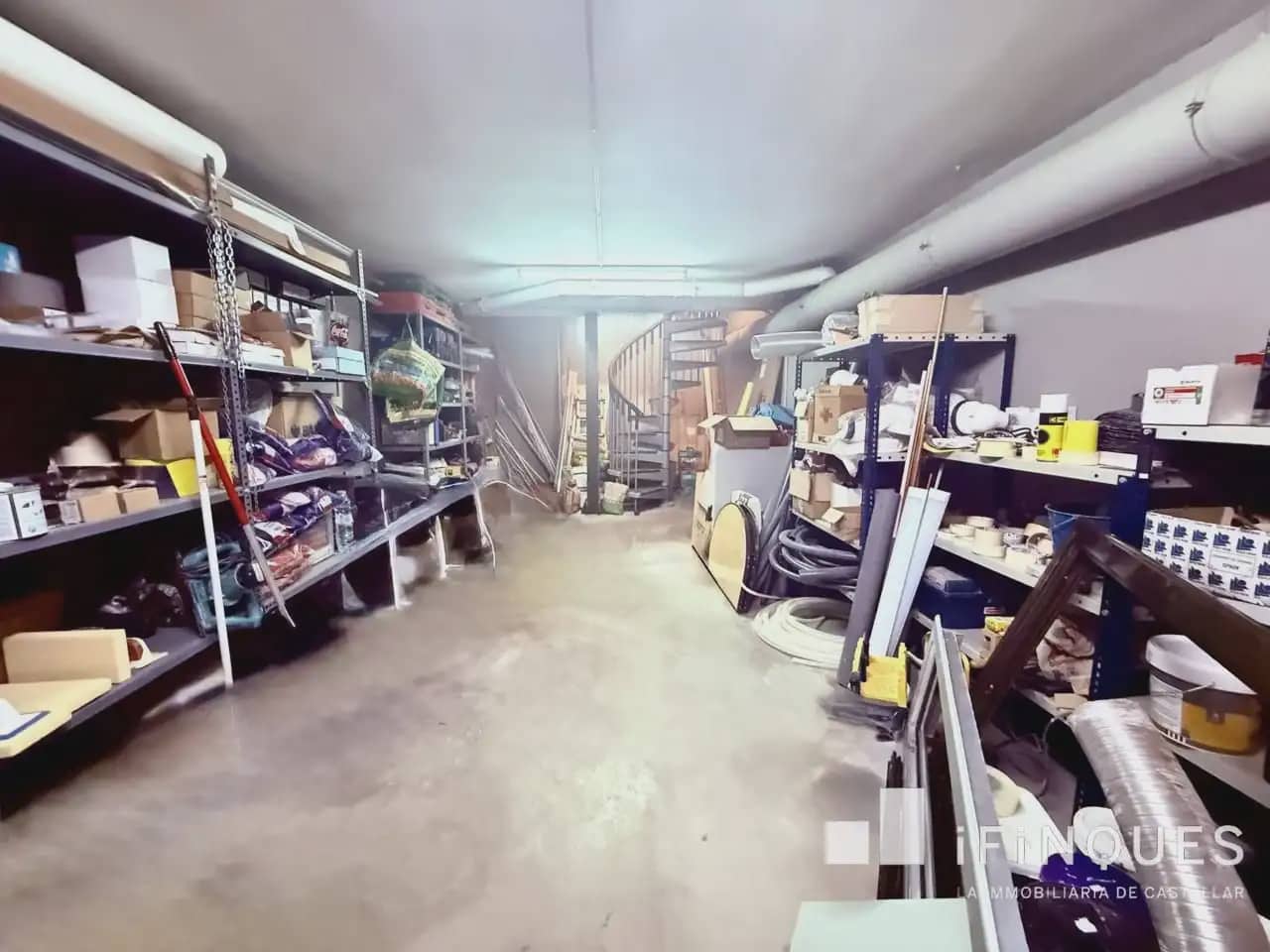 Commerciale da affittare in Castellar del Valles con garage - 599 € (Rif: 9809080)