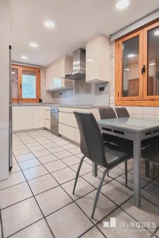 5 bedroom Villa for sale in Castellar del Vallès with pool - € 680,000 (Ref: 9809095)