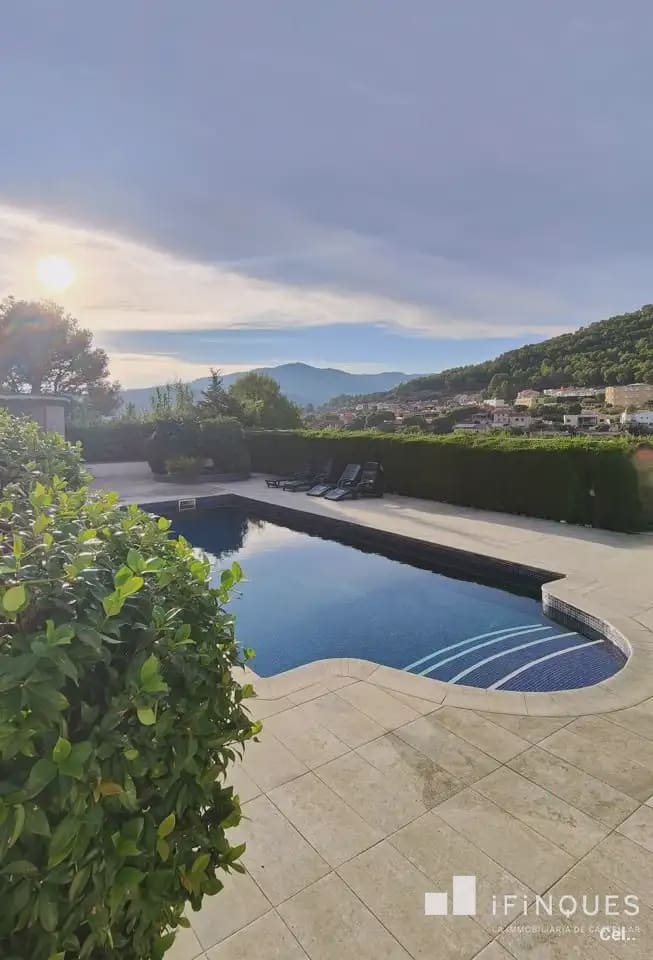 5 bedroom Villa for sale in Castellar del Valles with pool - € 680,000 (Ref: 9809095)