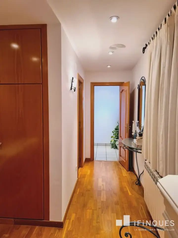 5 bedroom Villa for sale in Castellar del Valles with pool - € 680,000 (Ref: 9809095)