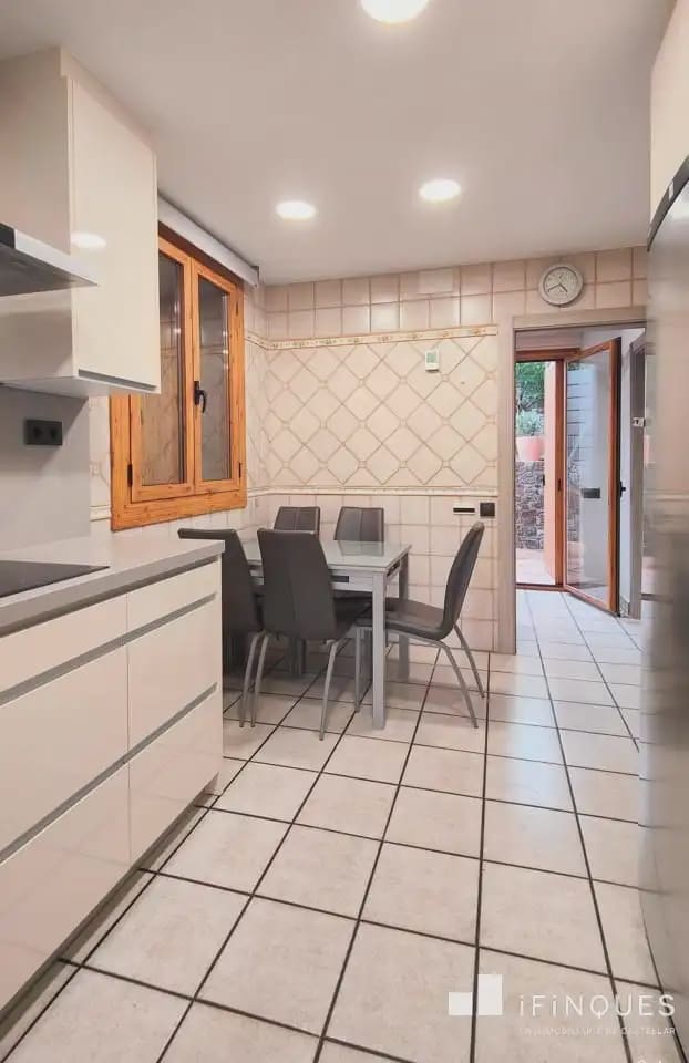 5 bedroom Villa for sale in Castellar del Valles with pool - € 680,000 (Ref: 9809095)