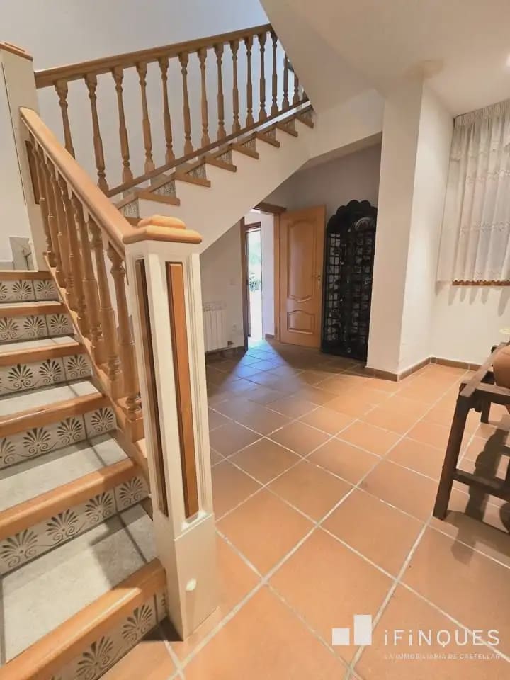 5 bedroom Villa for sale in Castellar del Valles with pool - € 680,000 (Ref: 9809095)