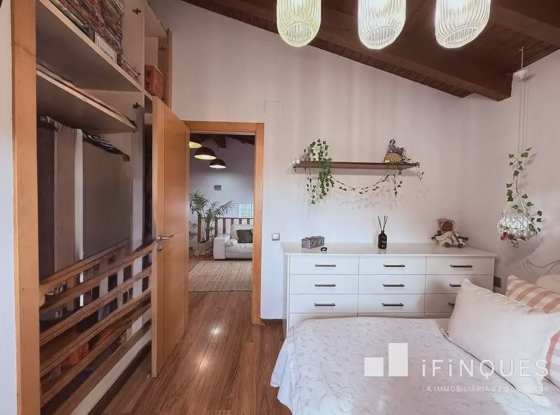 4 bedroom Villa for sale in Castellar del Valles with pool - € 558,000 (Ref: 9809111)