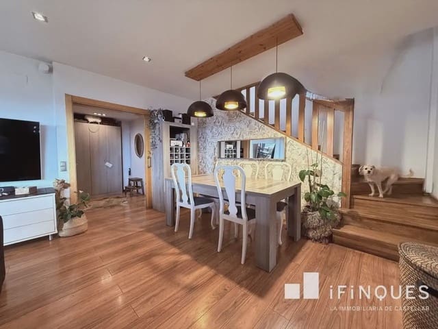 4 soverom Villa til salgs i Castellar del Vallès med svømmebasseng - € 558 000 (Ref: 9809111)