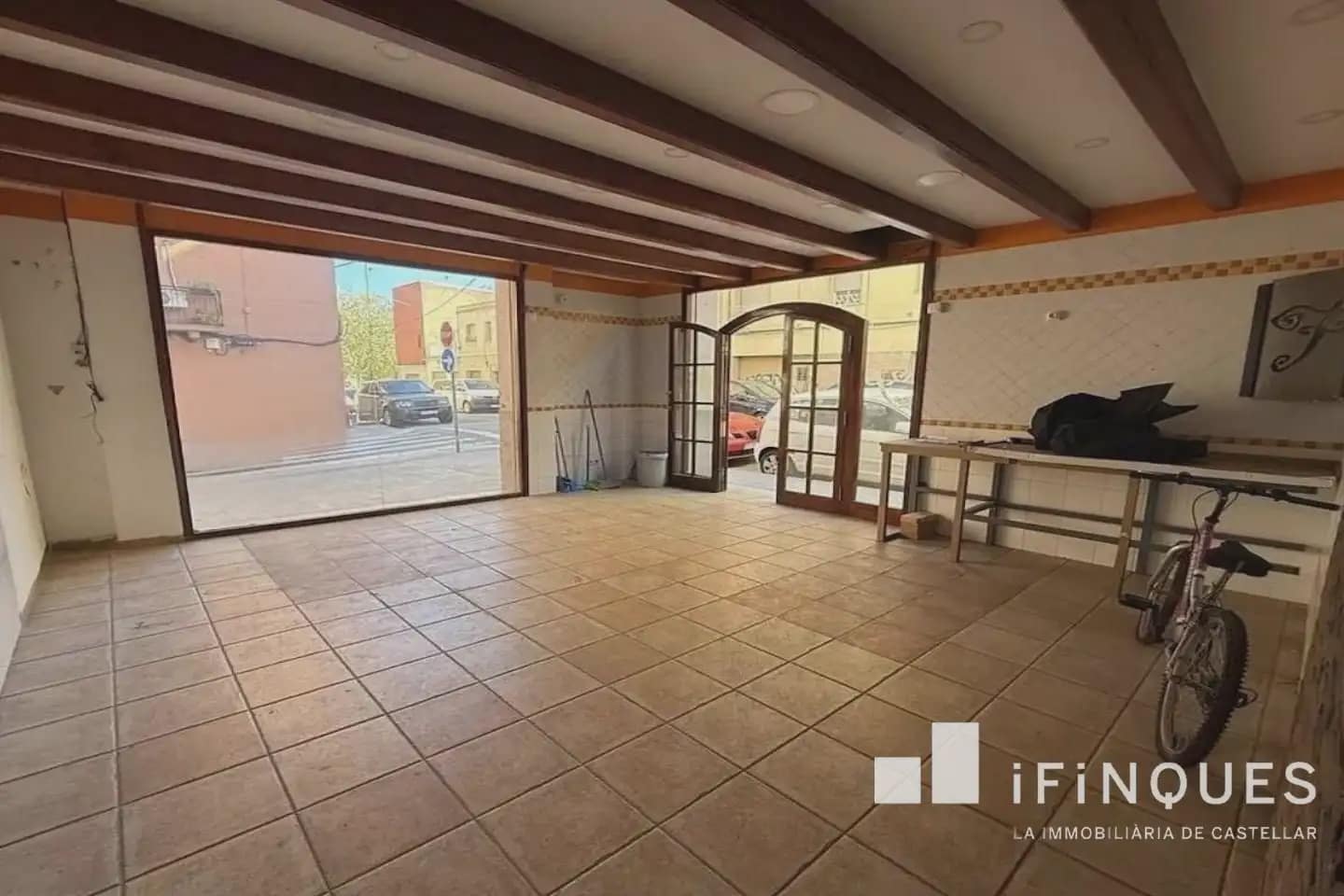 Commercial for sale in Sabadell - € 95,000 (Ref: 9809112)