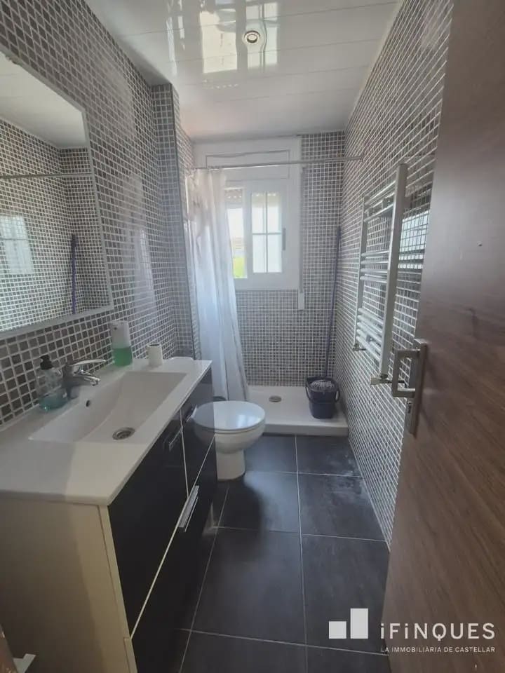Casa de 4 habitaciones en Sabadell en venta - 360.000 € (Ref: 9814697)