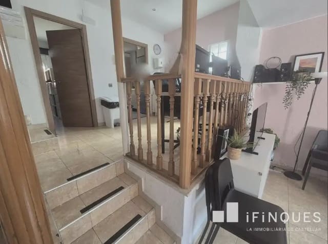 Casa de 4 habitaciones en Sabadell en venta - 360.000 € (Ref: 9814697)