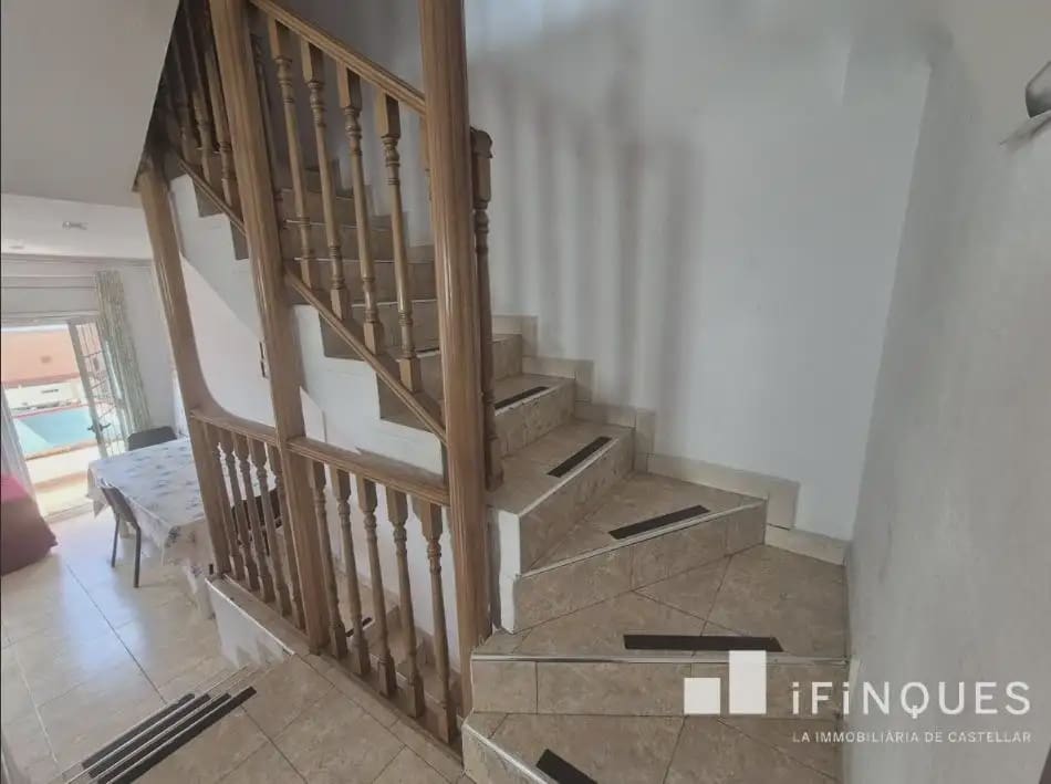 Casa de 4 habitaciones en Sabadell en venta - 360.000 € (Ref: 9814697)