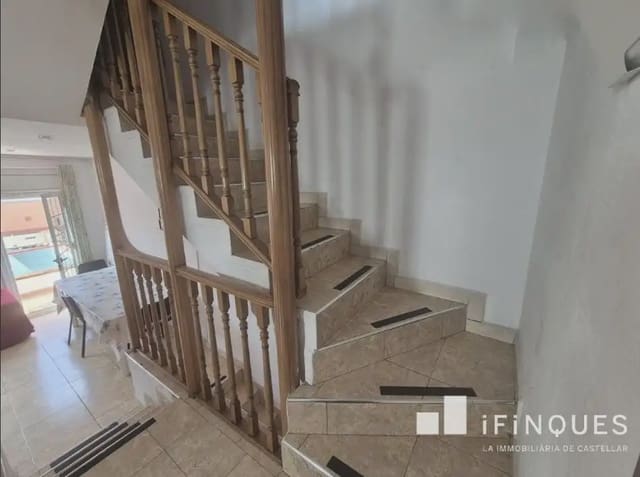 Casa de 4 habitaciones en Sabadell en venta - 360.000 € (Ref: 9814697)