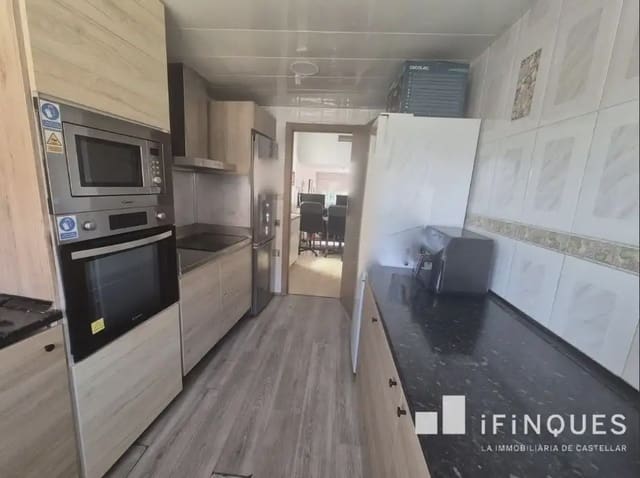Casa de 4 habitaciones en Sabadell en venta - 360.000 € (Ref: 9814697)