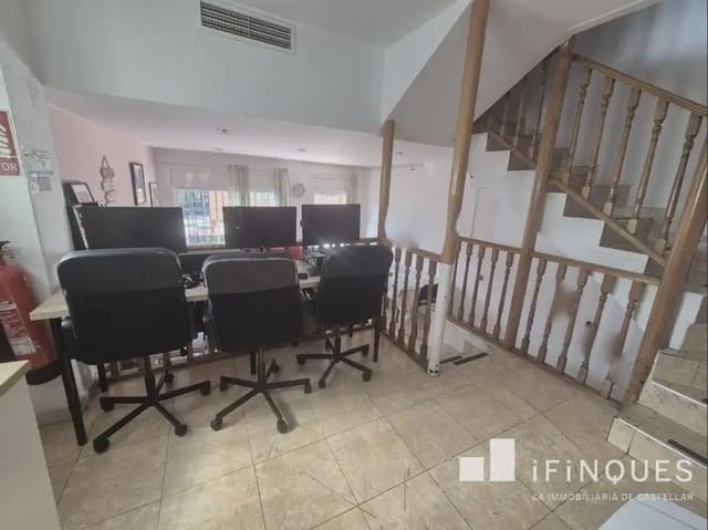 Casa de 4 habitaciones en Sabadell en venta - 360.000 € (Ref: 9814697)