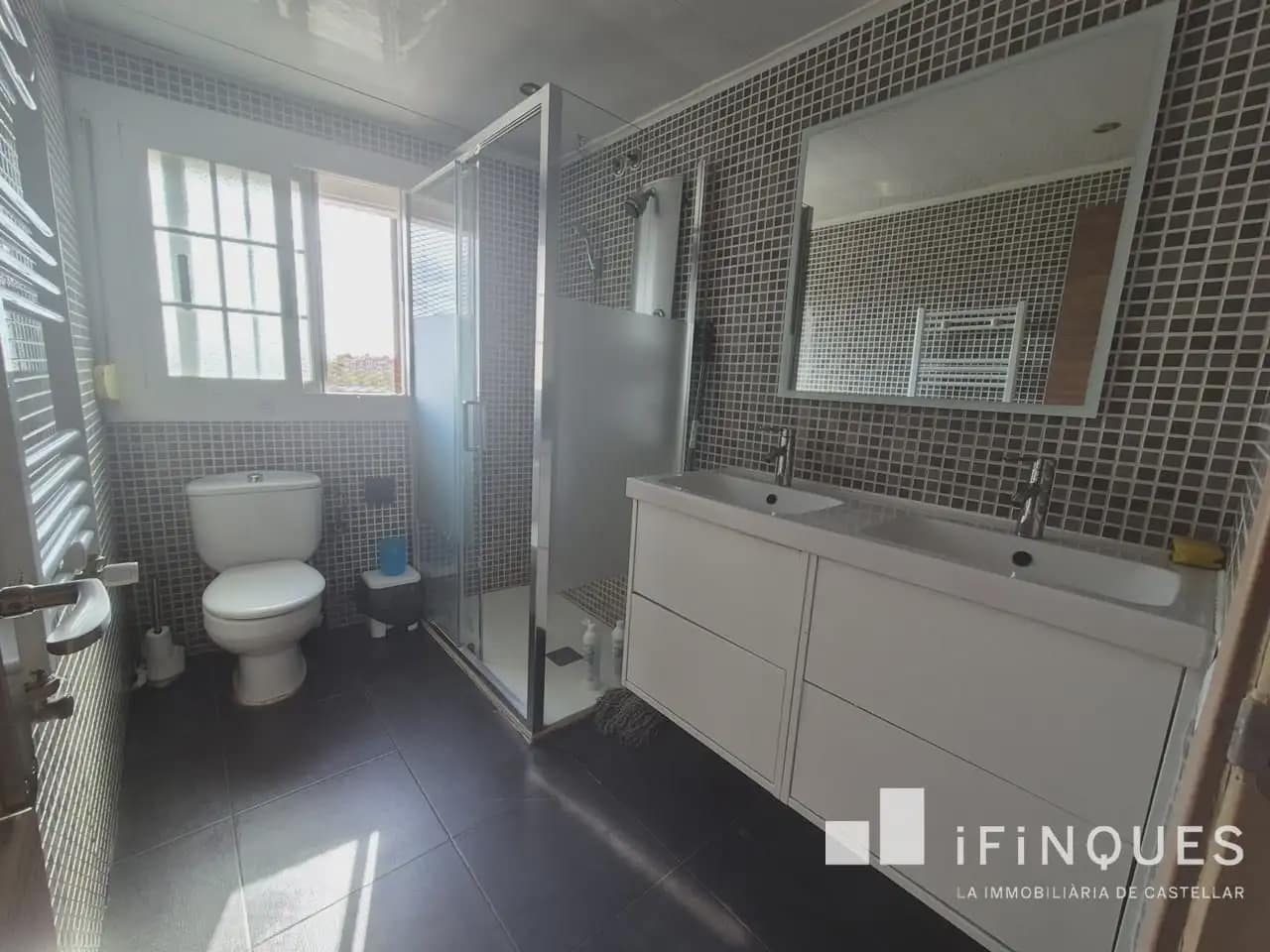 Casa de 4 habitaciones en Sabadell en venta - 360.000 € (Ref: 9814697)