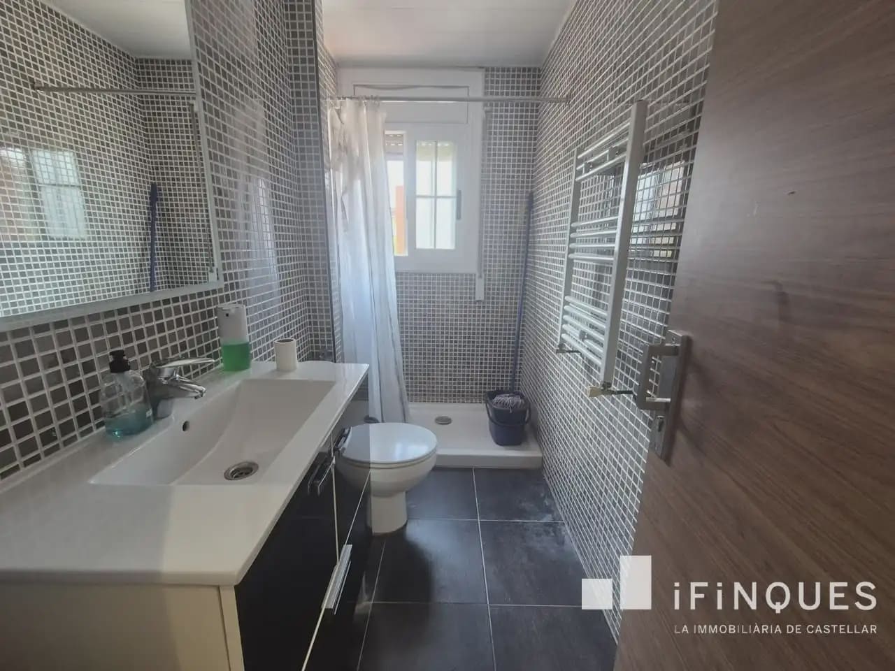Casa de 4 habitaciones en Sabadell en venta - 360.000 € (Ref: 9814697)