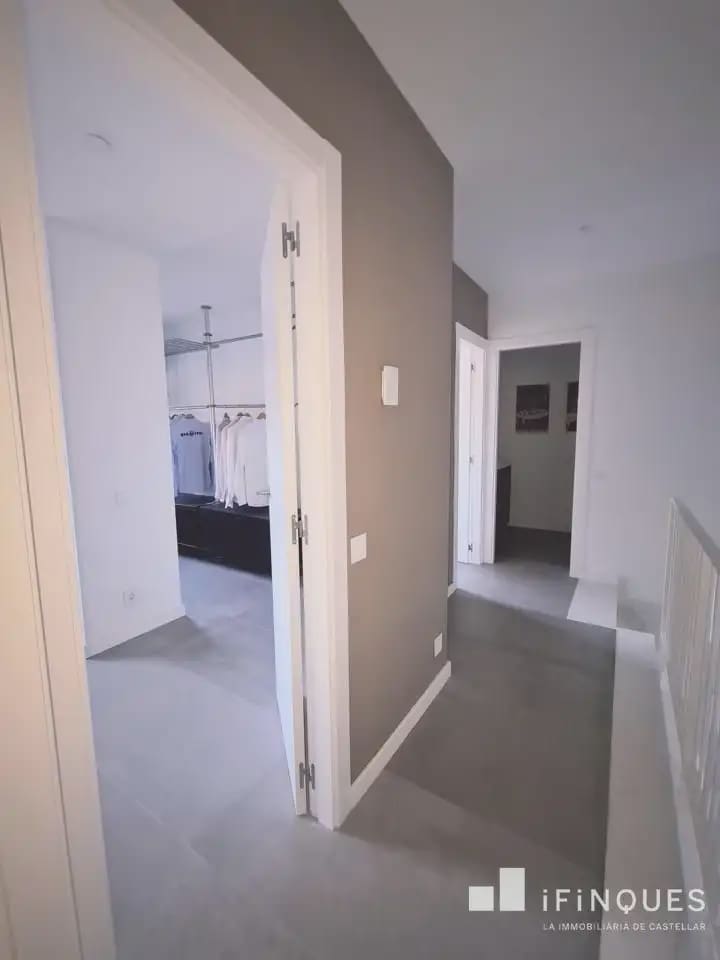Chalet de 3 habitaciones en Castellar del Vallès en venta - 420.000 € (Ref: 9816494)